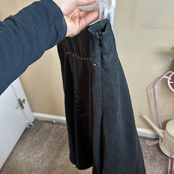 Black suede Lucky skirt with floral print - Picture 7 of 9